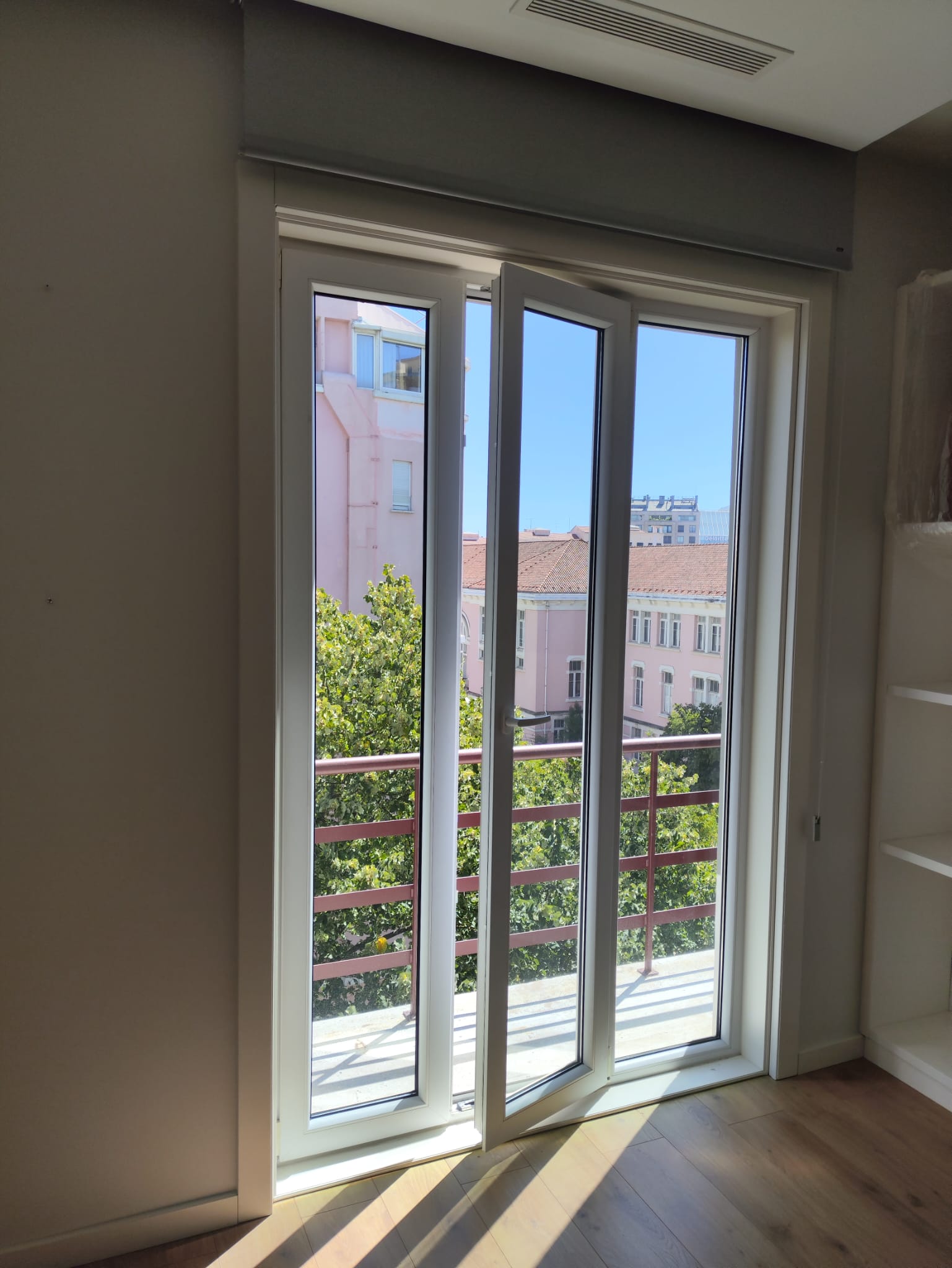 Porta de varanda em PVC instalada pela TERCOMF
